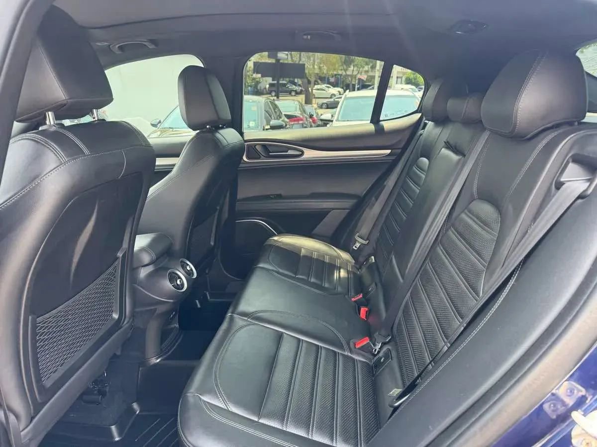 Used 2018 Alfa Romeo Stelvio Ti Sport AWD/4WD image 16