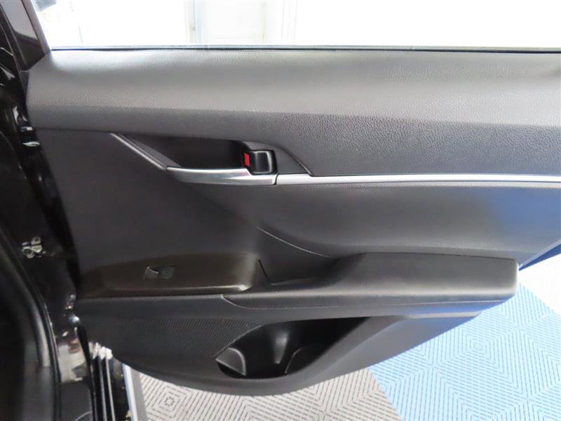 Used 2022 Toyota Camry SE FWD image 29