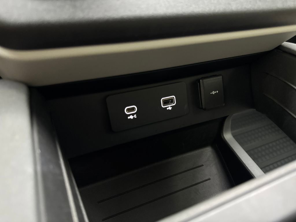 Used 2023 Land Rover Defender 110 SE AWD/4WD image 69