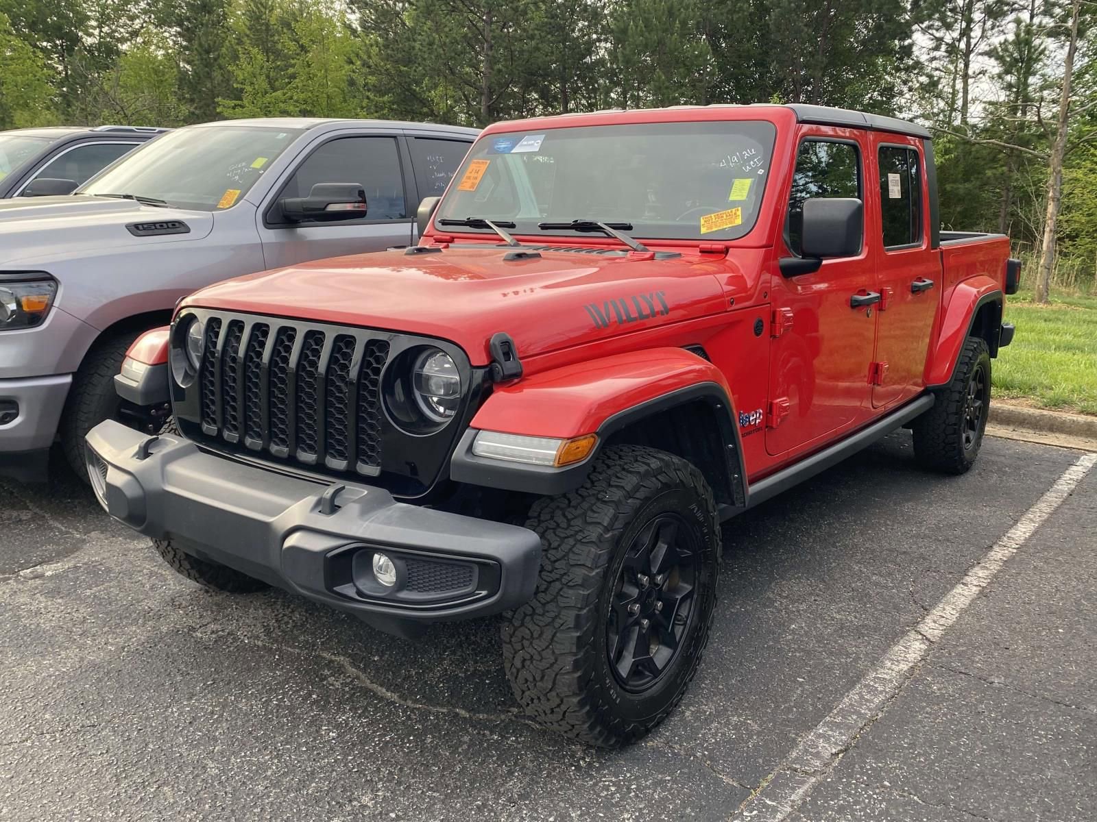Used 2022 Jeep Gladiator Willys AWD/4WD image 3