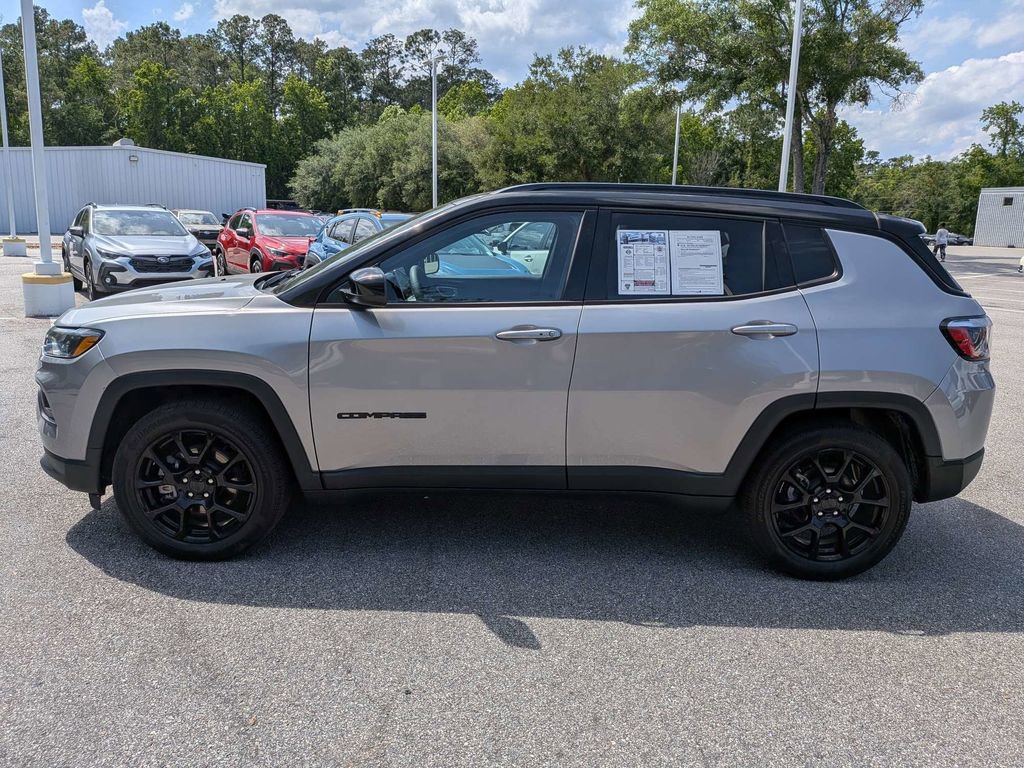 Used 2022 Jeep Compass Latitude FWD image 5