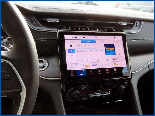 New 2025 Jeep Grand Cherokee Limited image 16