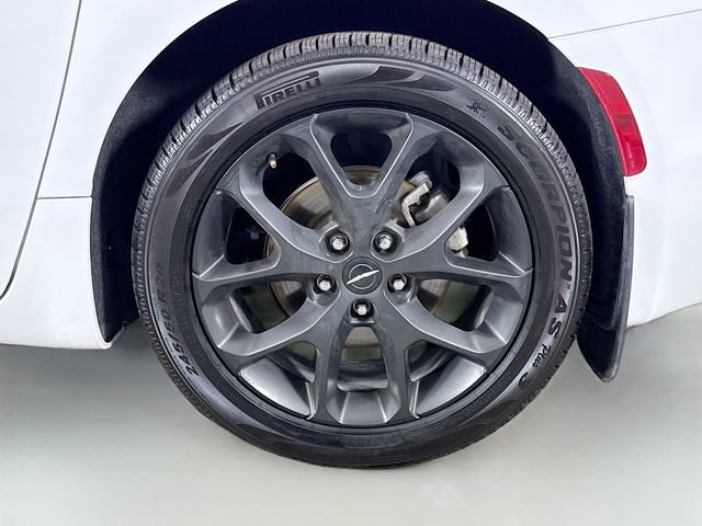 Used 2025 Chrysler Pacifica Limited FWD image 32