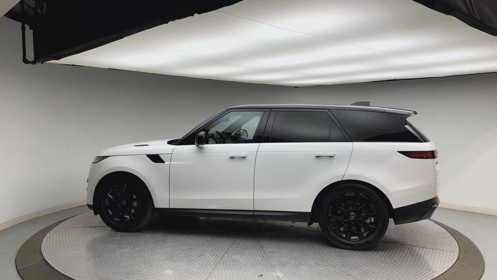 Used 2023 Land Rover Range Rover Sport SE image 5