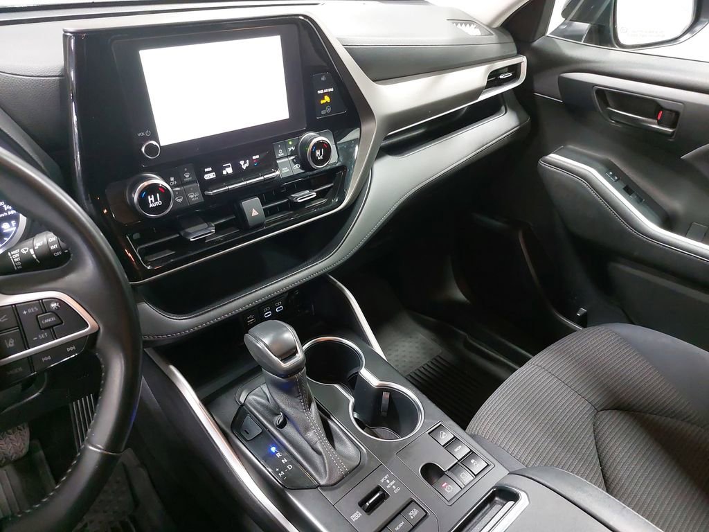 Used 2023 Toyota Highlander LE AWD/4WD image 26