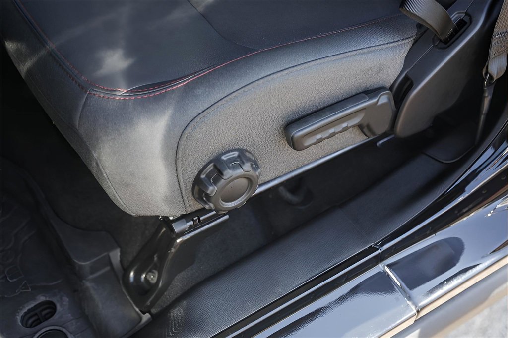 Used 2025 Jeep Wrangler Unlimited Rubicon w/ XTREMEE 35" Tire Package image 8