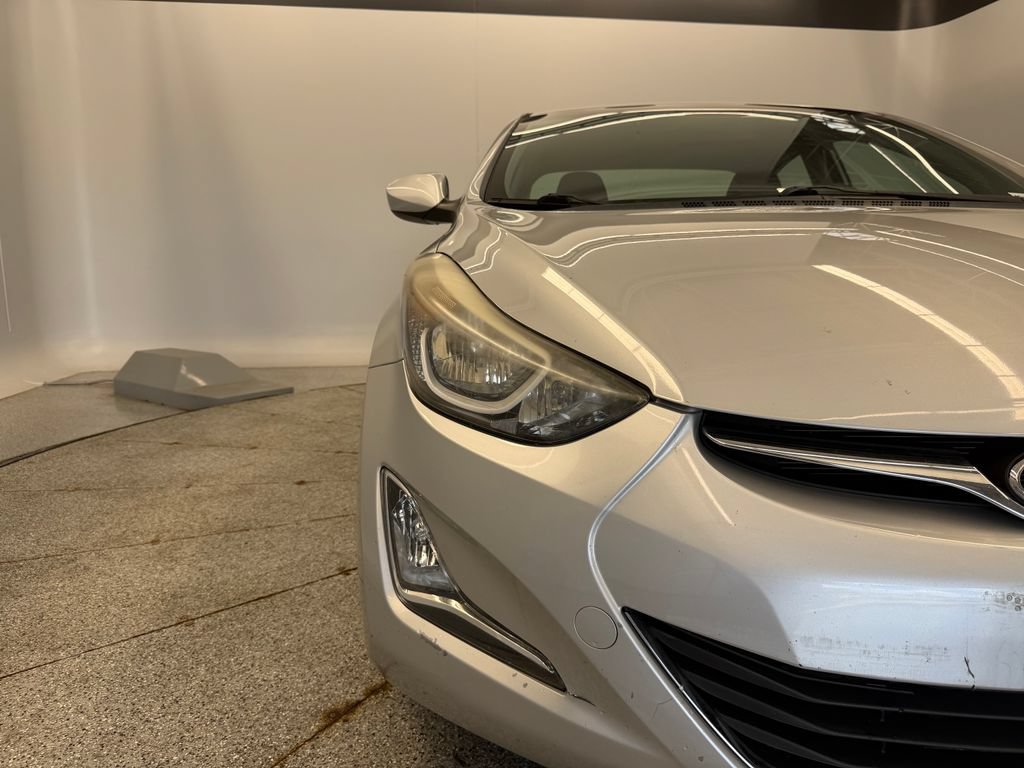 Used 2015 Hyundai Elantra SE w/ Option Group 02 FWD image 9