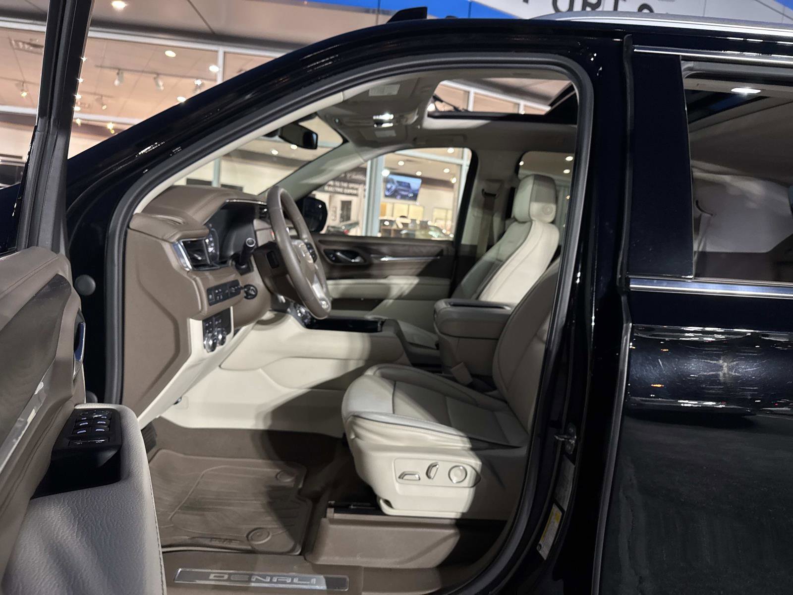 Used 2021 GMC Yukon XL Denali image 29