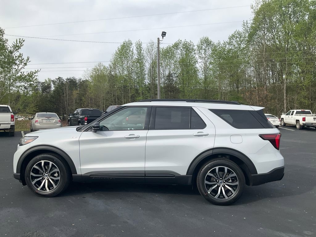 New 2026 Ford Explorer ST-Line image 8
