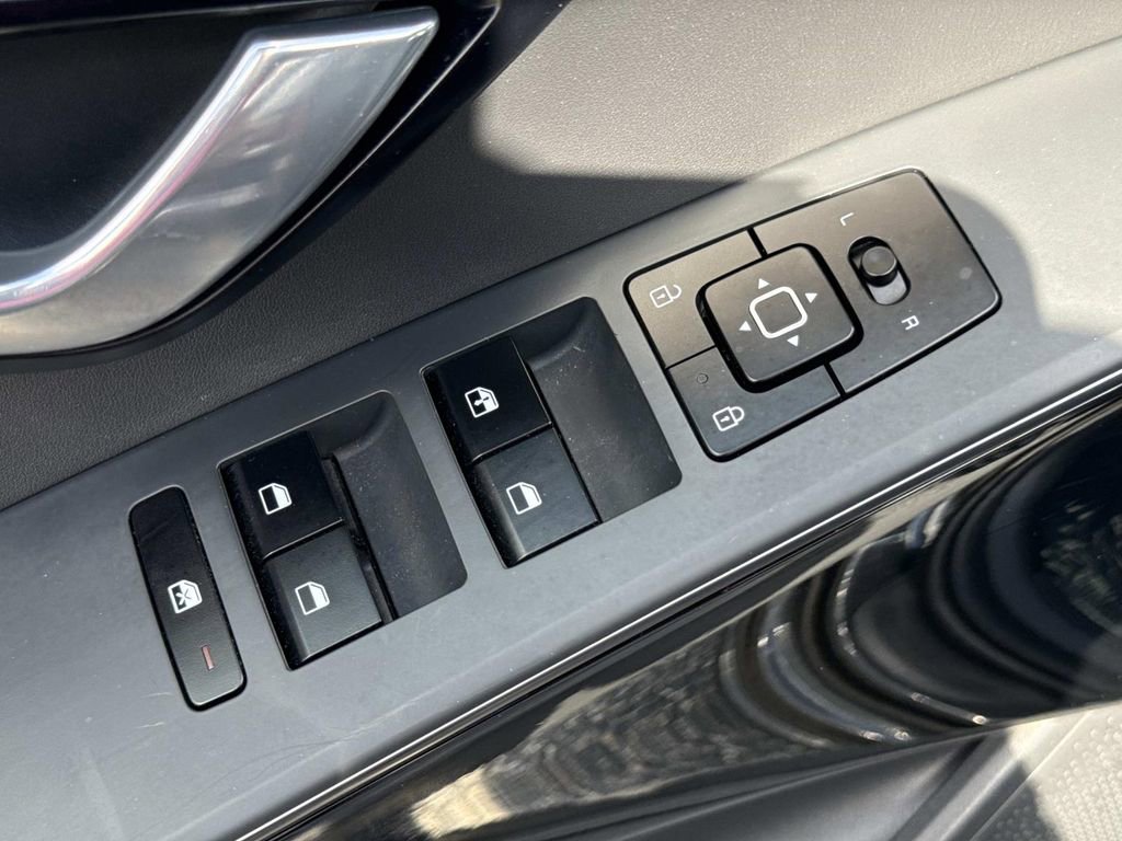 Used 2023 Kia Niro EX image 23