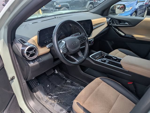 Used 2025 Chevrolet Equinox ACTIV w/ Safety and Technology Package AWD/4WD image 13