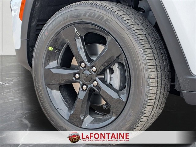 New 2025 Jeep Grand Cherokee Altitude image 31