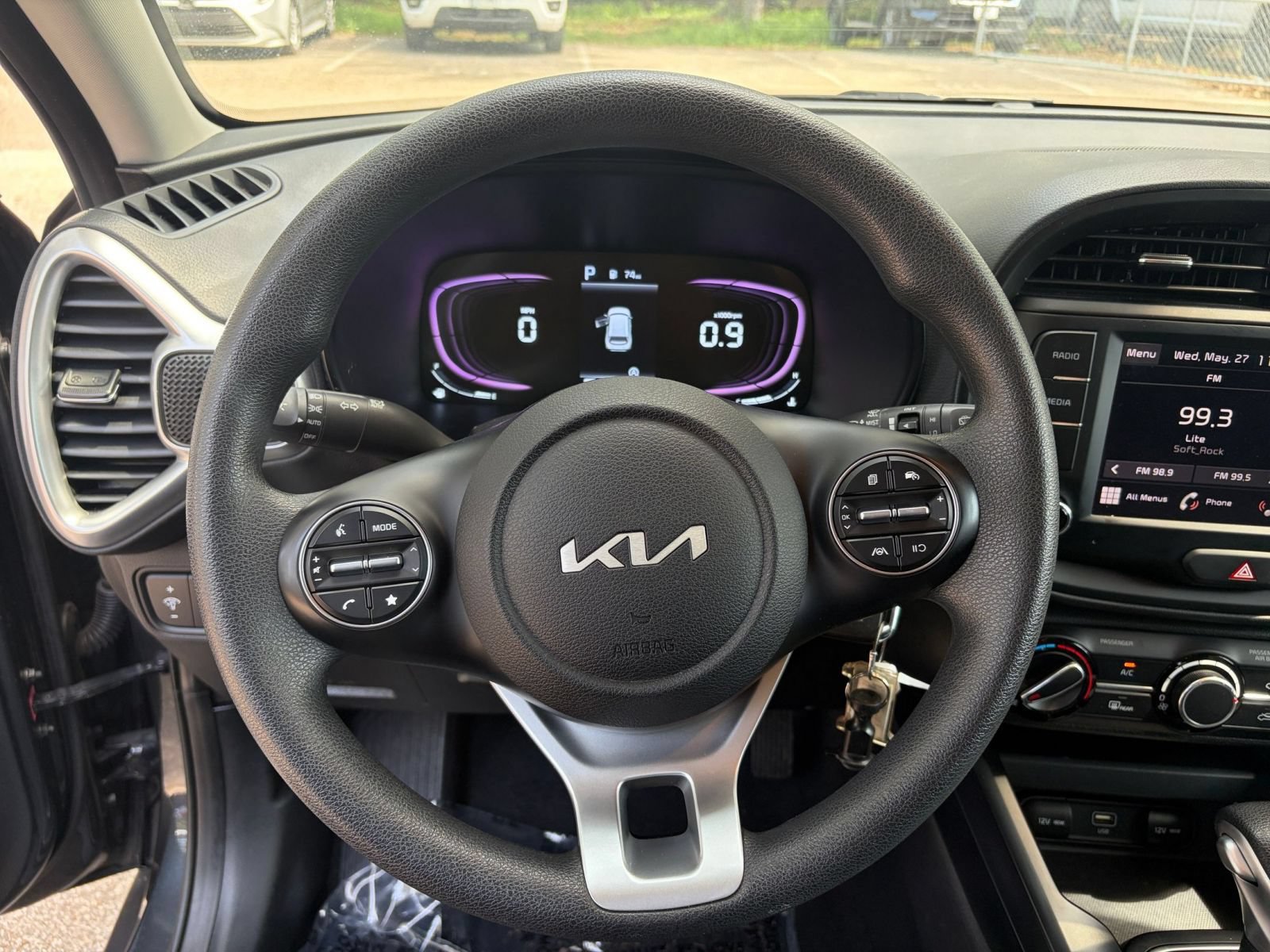 Used 2025 Kia Soul LX w/ LX Technology Package FWD image 25