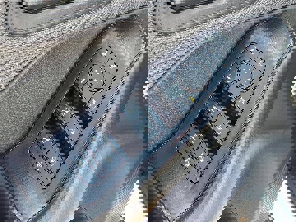 Used 2023 Nissan Rogue S image 14