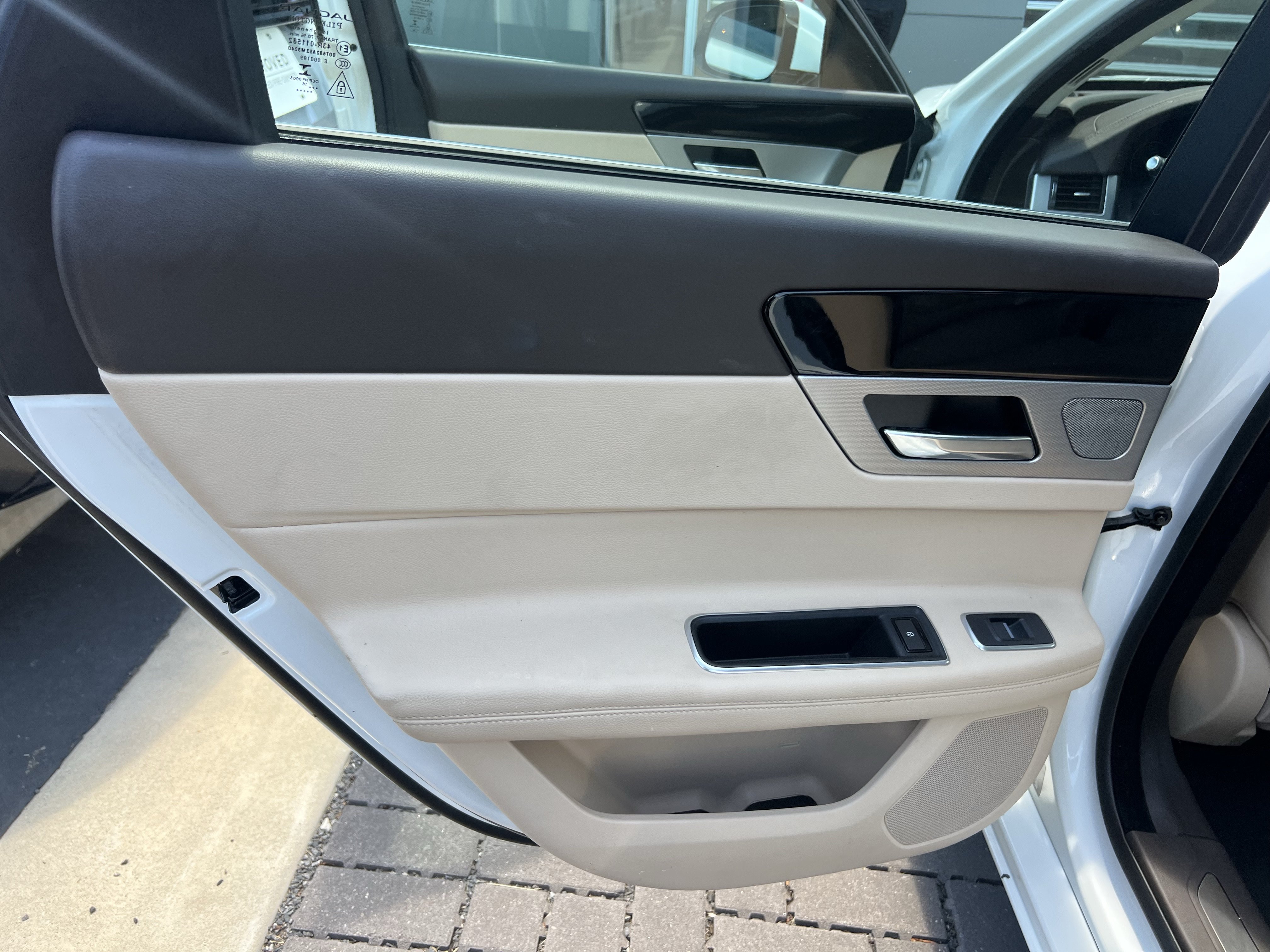 Used 2017 Jaguar XF Prestige RWD image 30