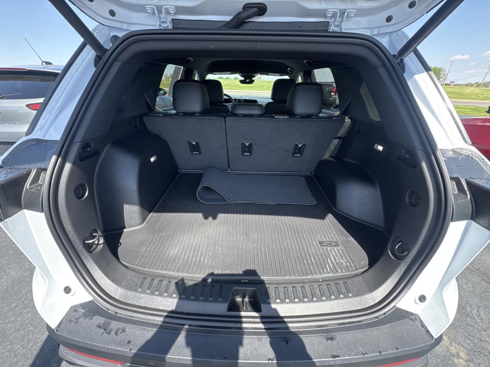 Used 2026 Chevrolet Equinox ACTIV w/ Convenience Package III FWD image 12