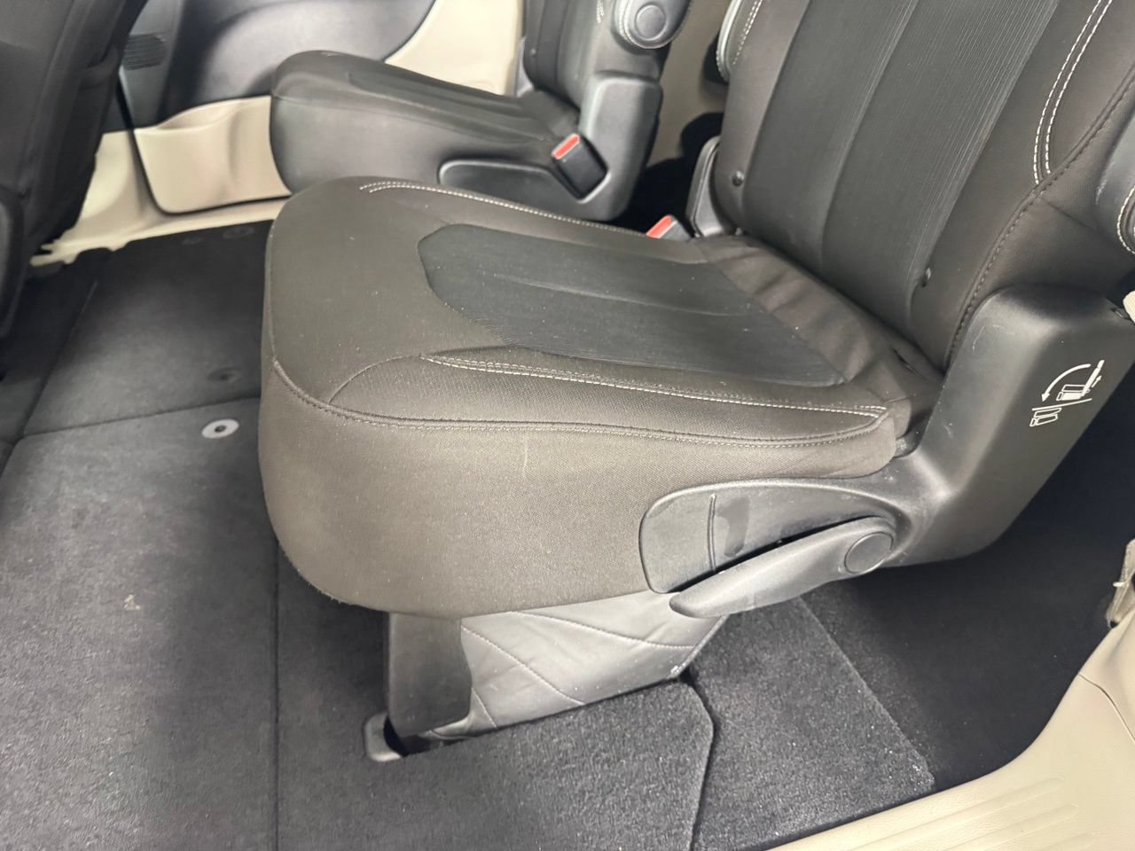 Used 2023 Chrysler Voyager LX FWD image 29