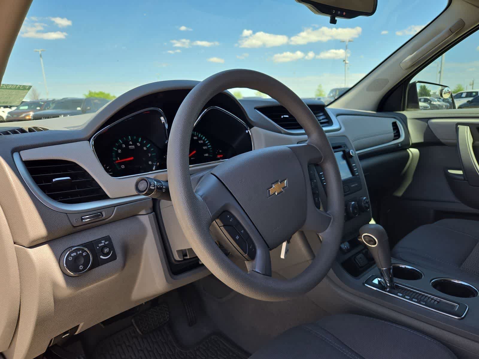 Used 2015 Chevrolet Traverse LS FWD image 2