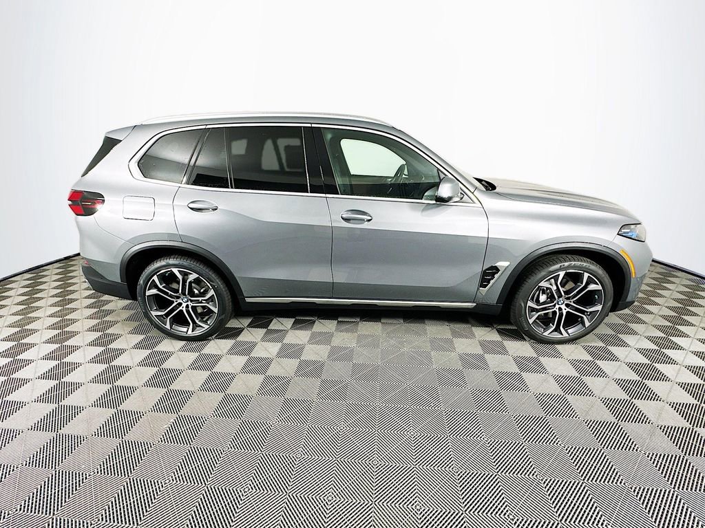 New 2026 BMW X5 xDrive40i w/ Executive Package image 10