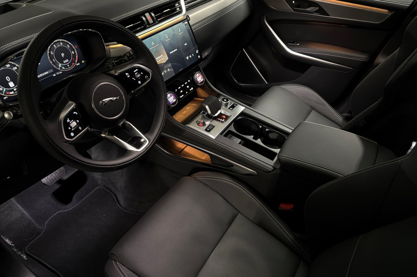 New 2026 Jaguar F-PACE R-Dynamic S AWD/4WD image 4