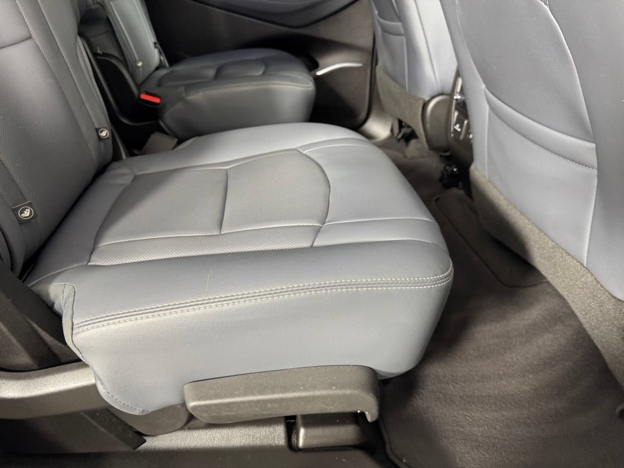 Used 2019 Buick Enclave Essence w/ LPO, Luxury Package FWD image 29