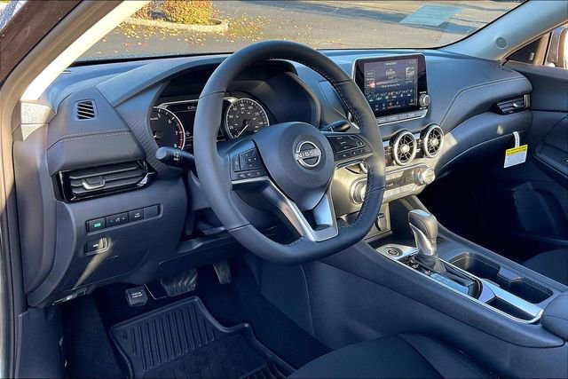 Used 2025 Nissan Sentra SV w/ All-Weather Package image 6