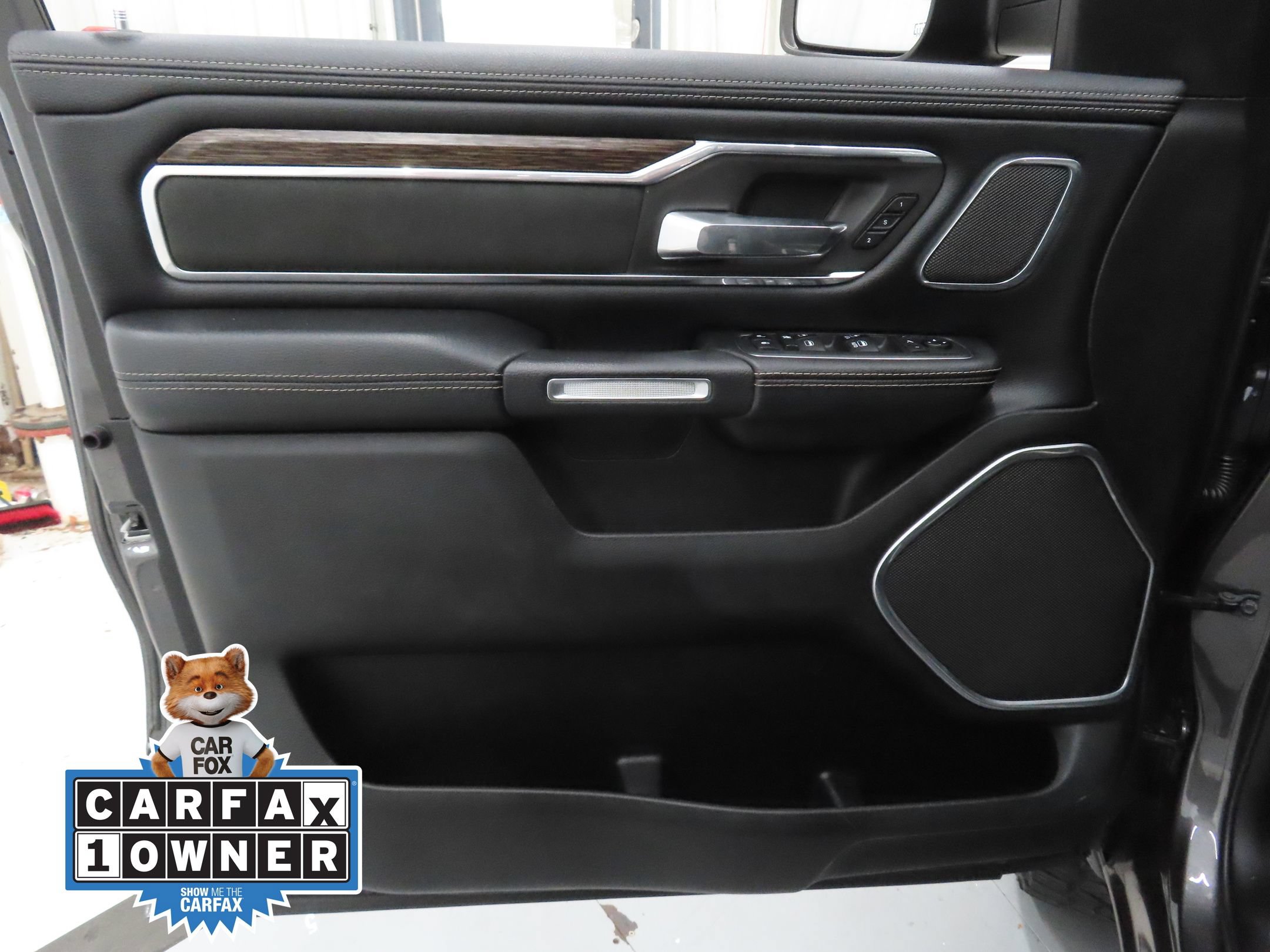 Used 2019 RAM 1500 Laramie AWD/4WD image 10