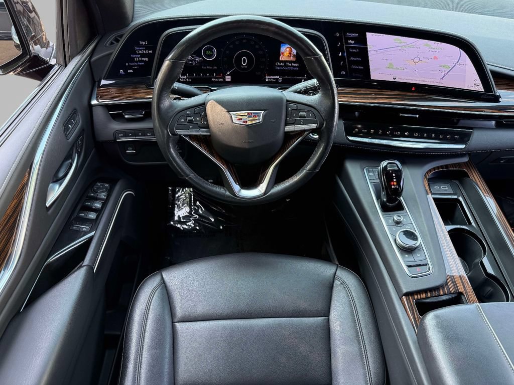 Used 2023 Cadillac Escalade ESV Luxury AWD/4WD image 4
