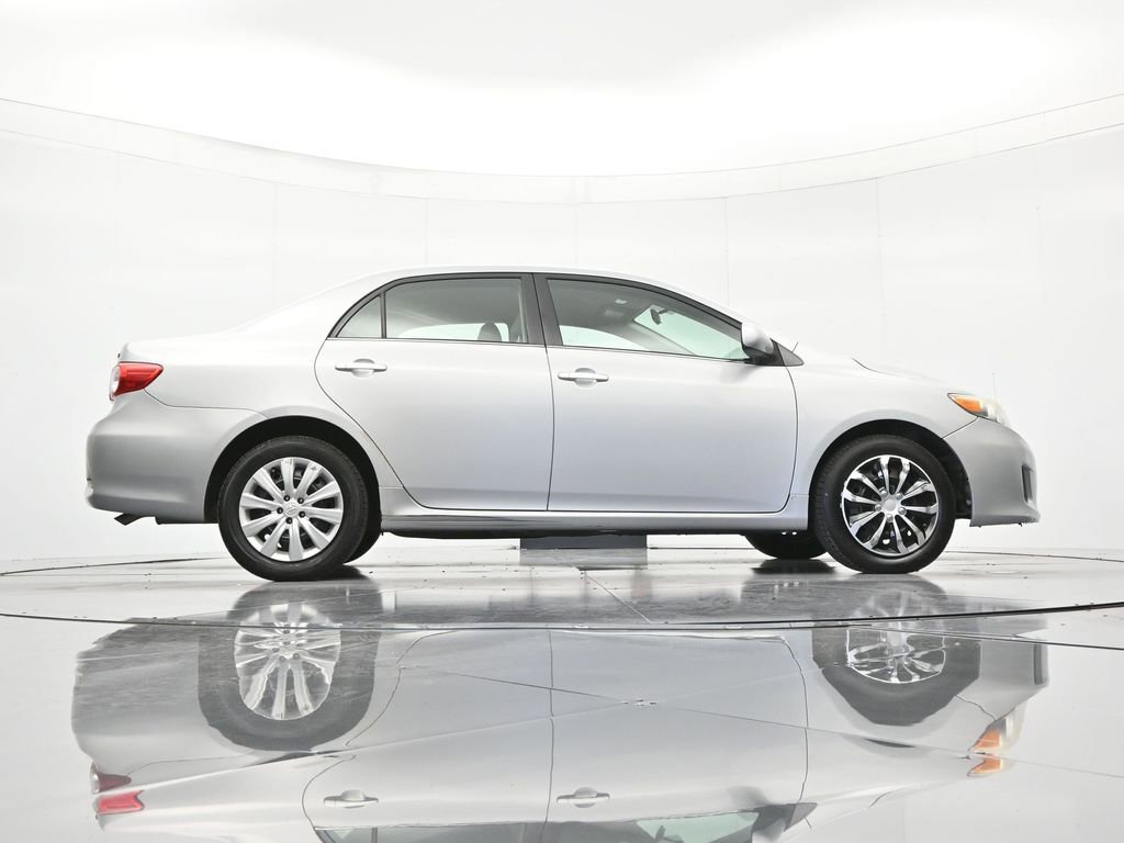Used 2013 Toyota Corolla LE FWD image 37