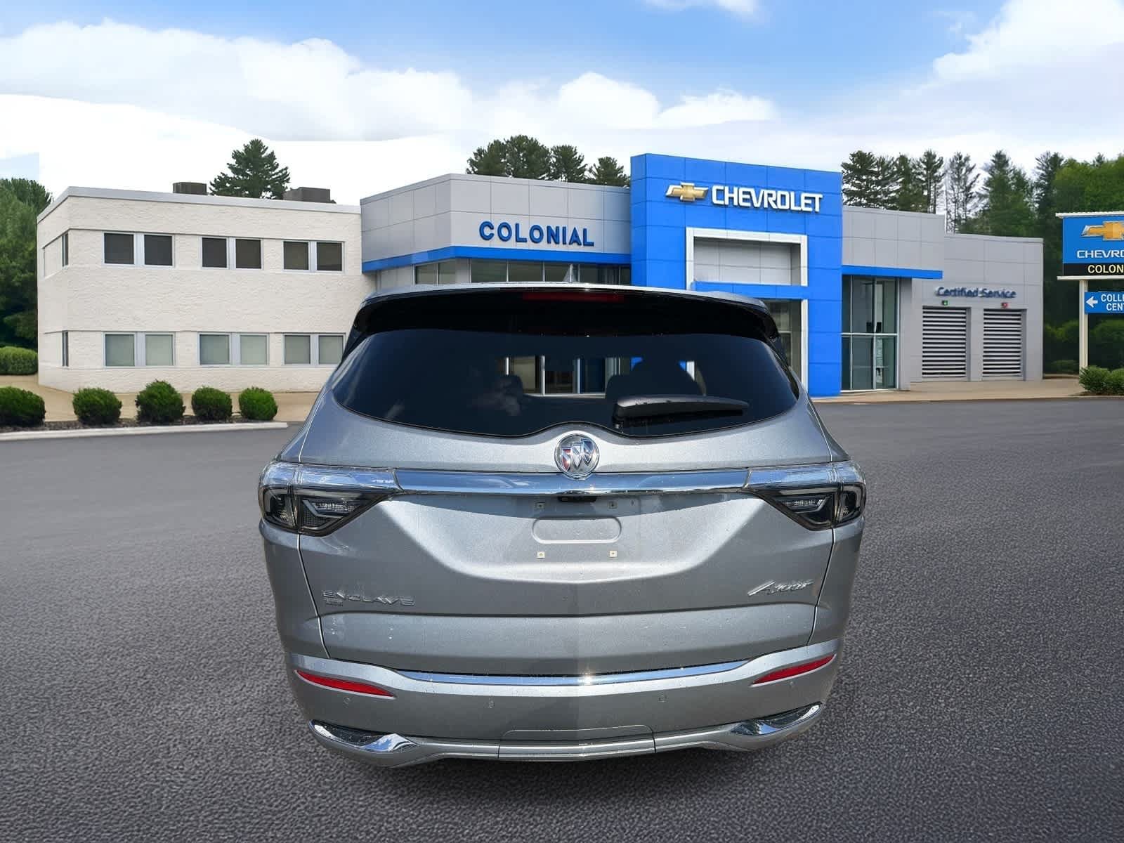 Used 2024 Buick Enclave Avenir w/ Avenir Technology Package AWD/4WD image 6