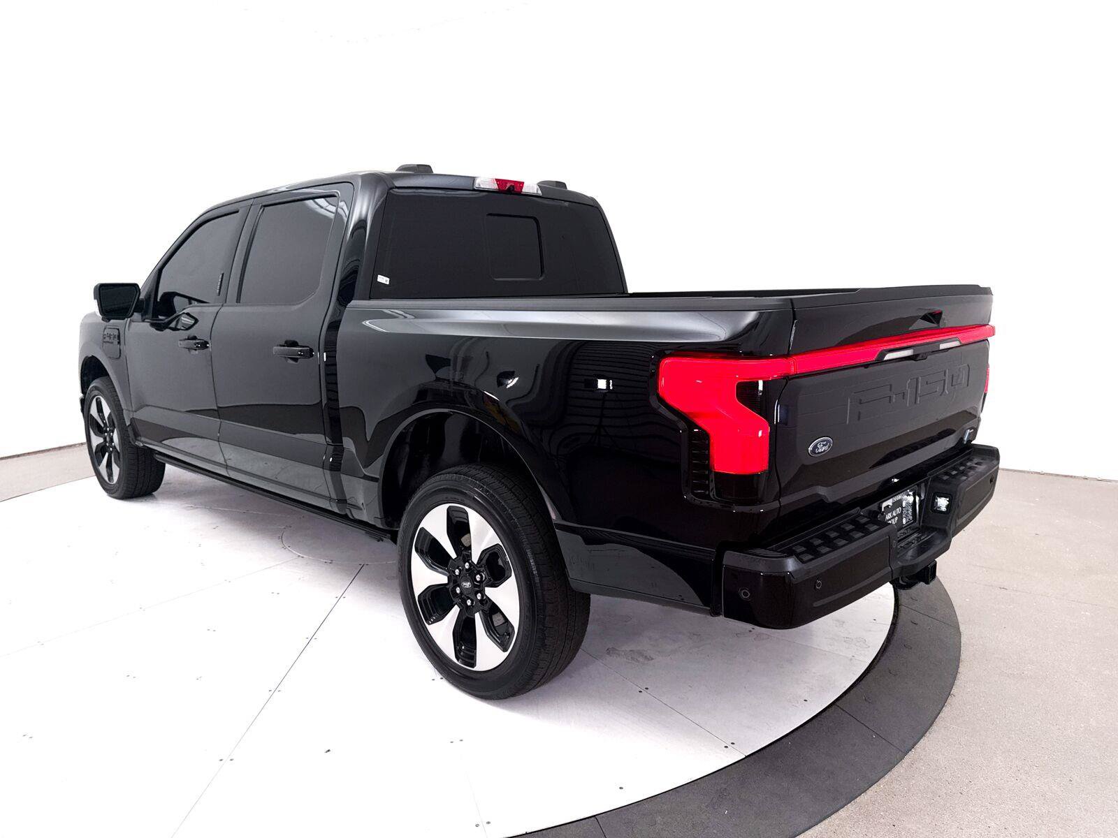 Used 2023 Ford F150 Lightning Platinum AWD/4WD image 19