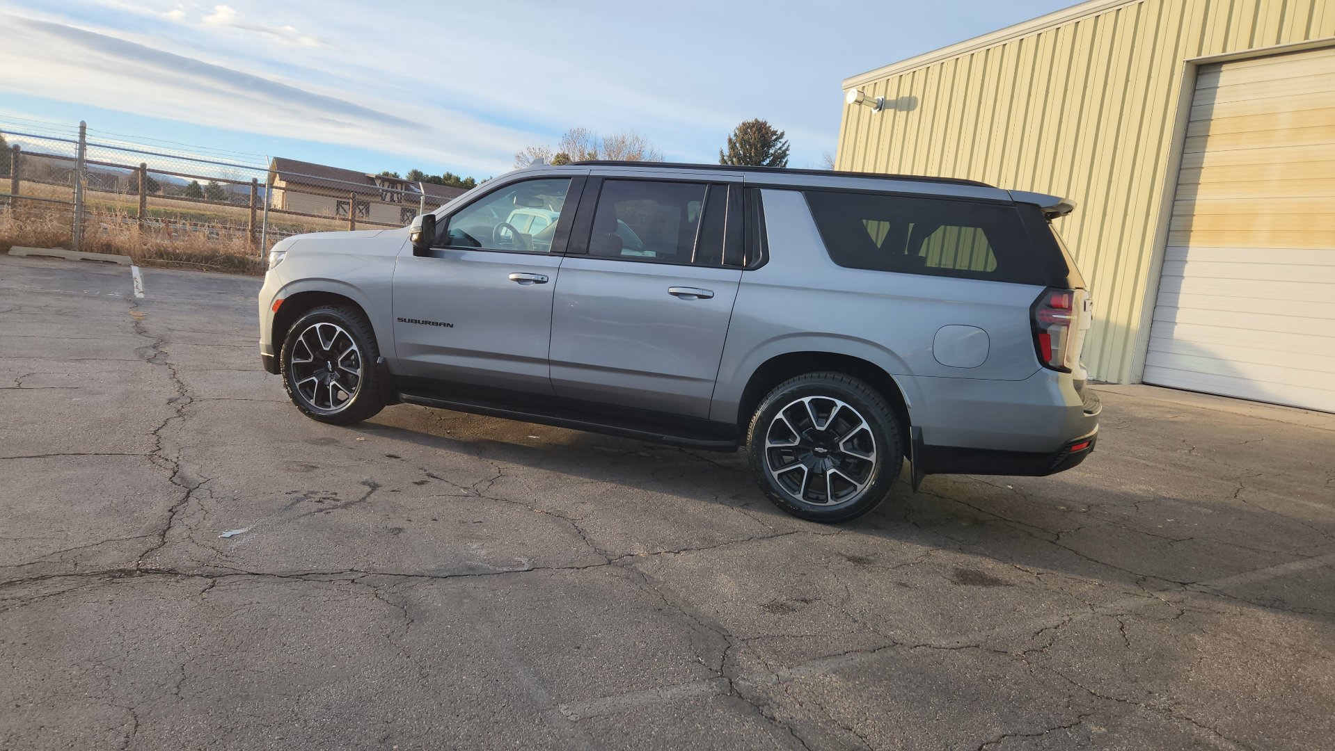 Used 2023 Chevrolet Suburban RST w/ Luxury Package image 7