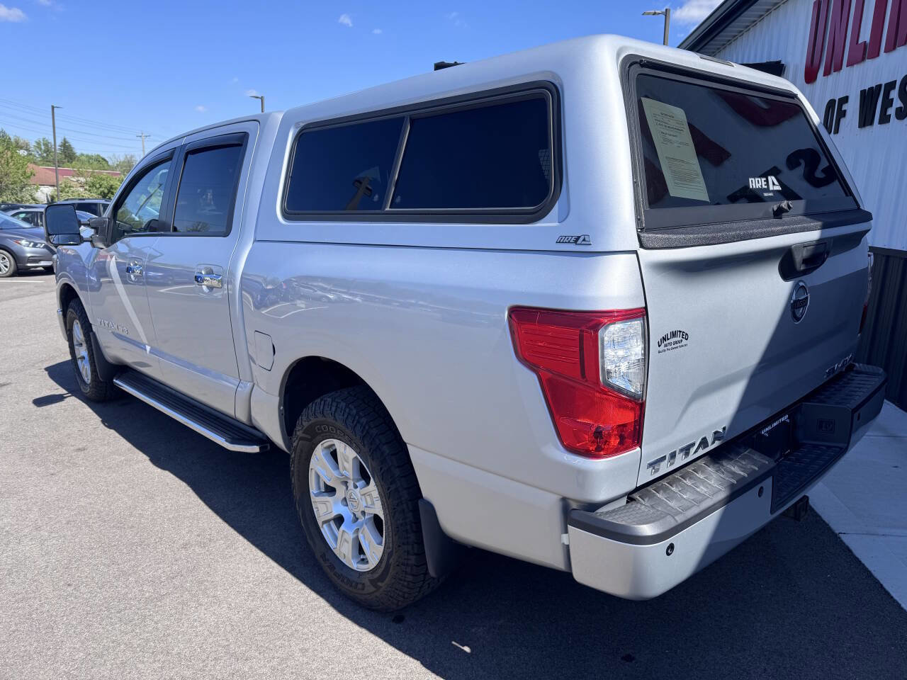Used 2018 Nissan Titan SV w/ SV Convenience Package AWD/4WD image 8