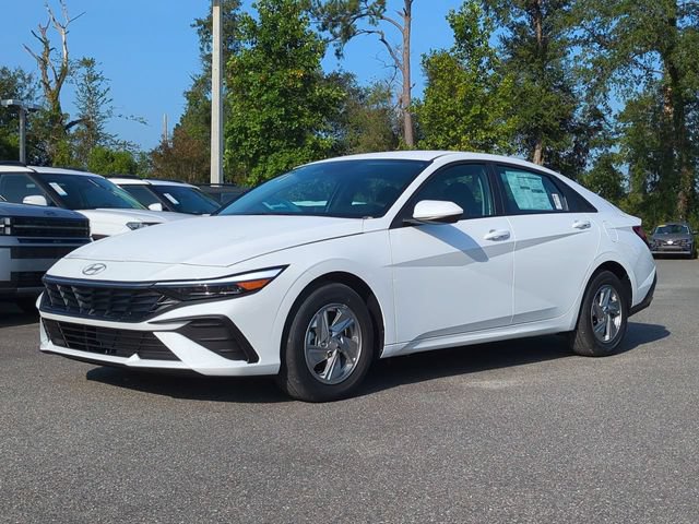 New 2026 Hyundai Elantra SE FWD image 2