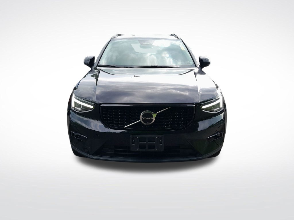 Used 2024 Volvo XC40 B5 Plus w/ Protection Package Premier AWD/4WD image 2