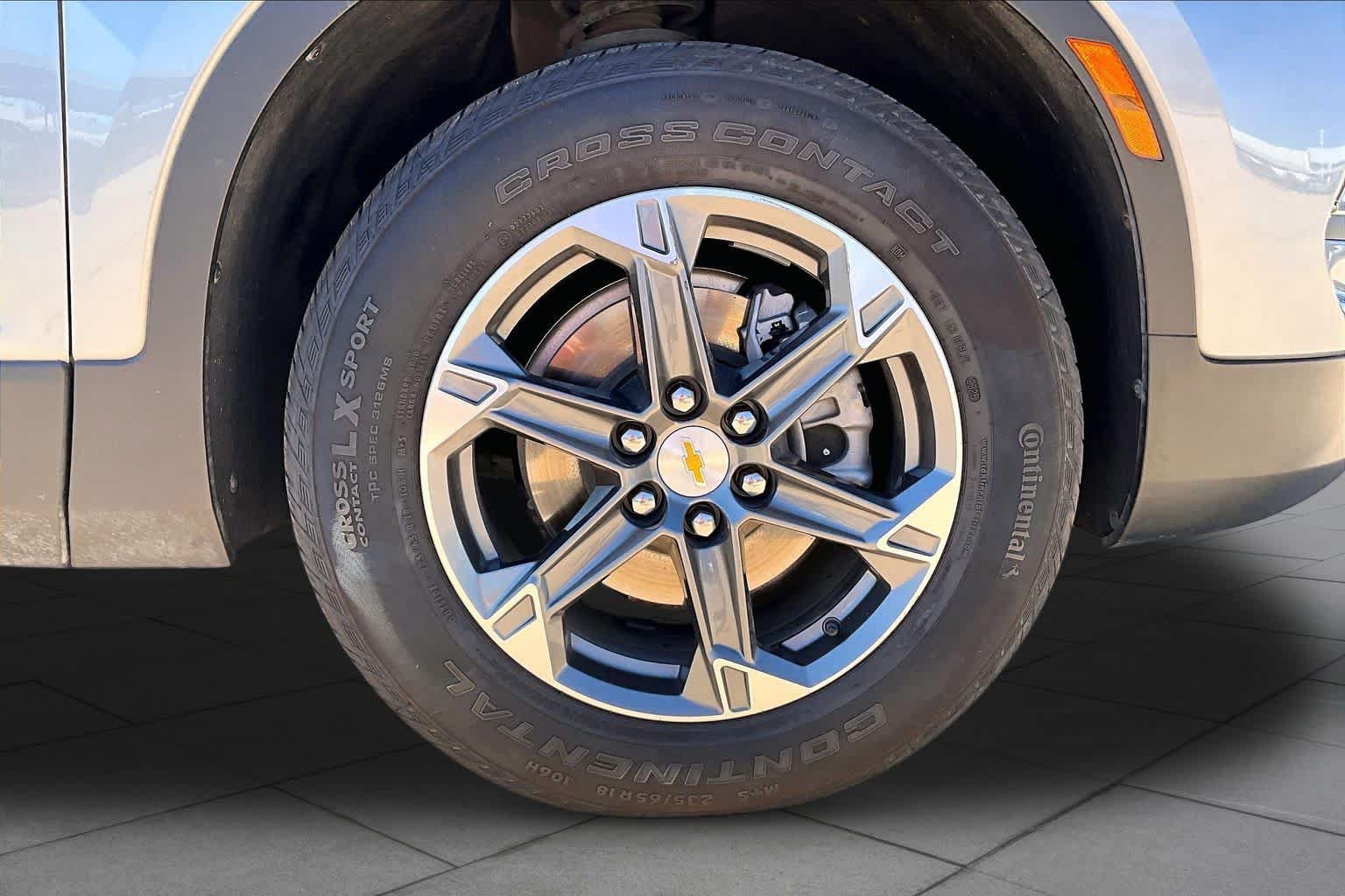 Used 2025 Chevrolet Blazer LT FWD image 11