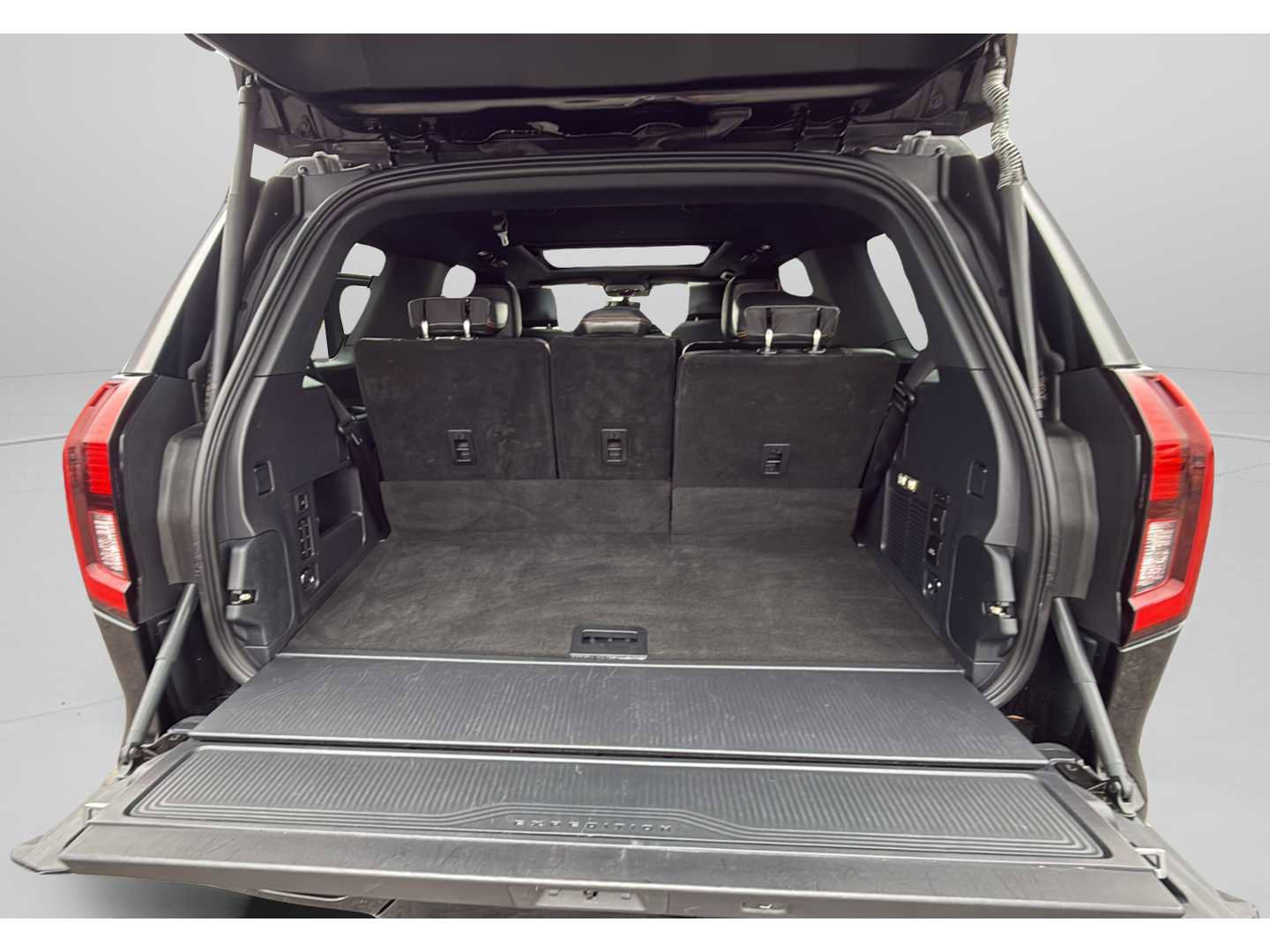 Used 2025 Ford Expedition Tremor image 22