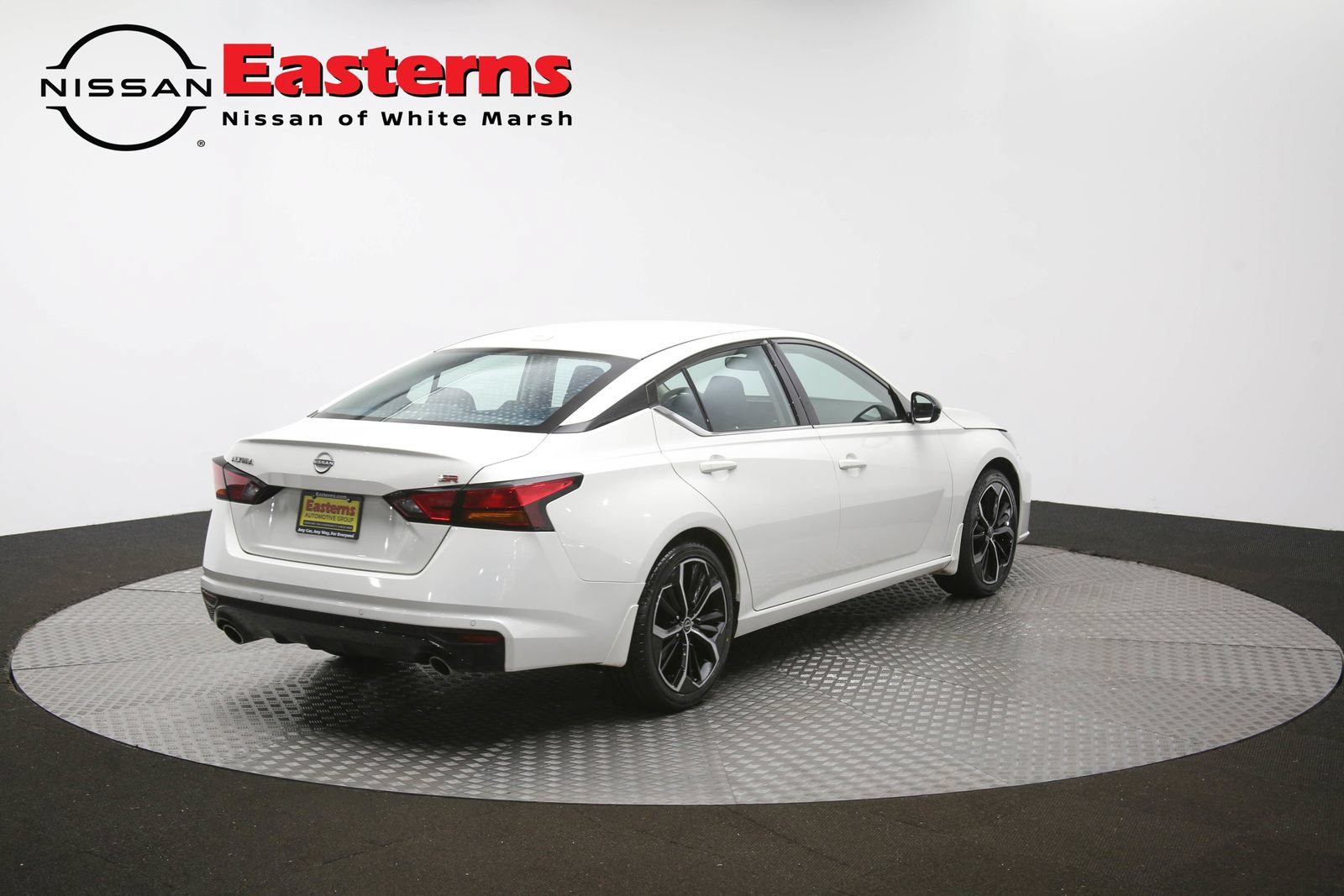 Used 2025 Nissan Altima 2.5 SR FWD image 39
