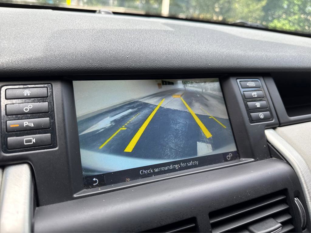 Used 2017 Land Rover Discovery Sport SE image 25