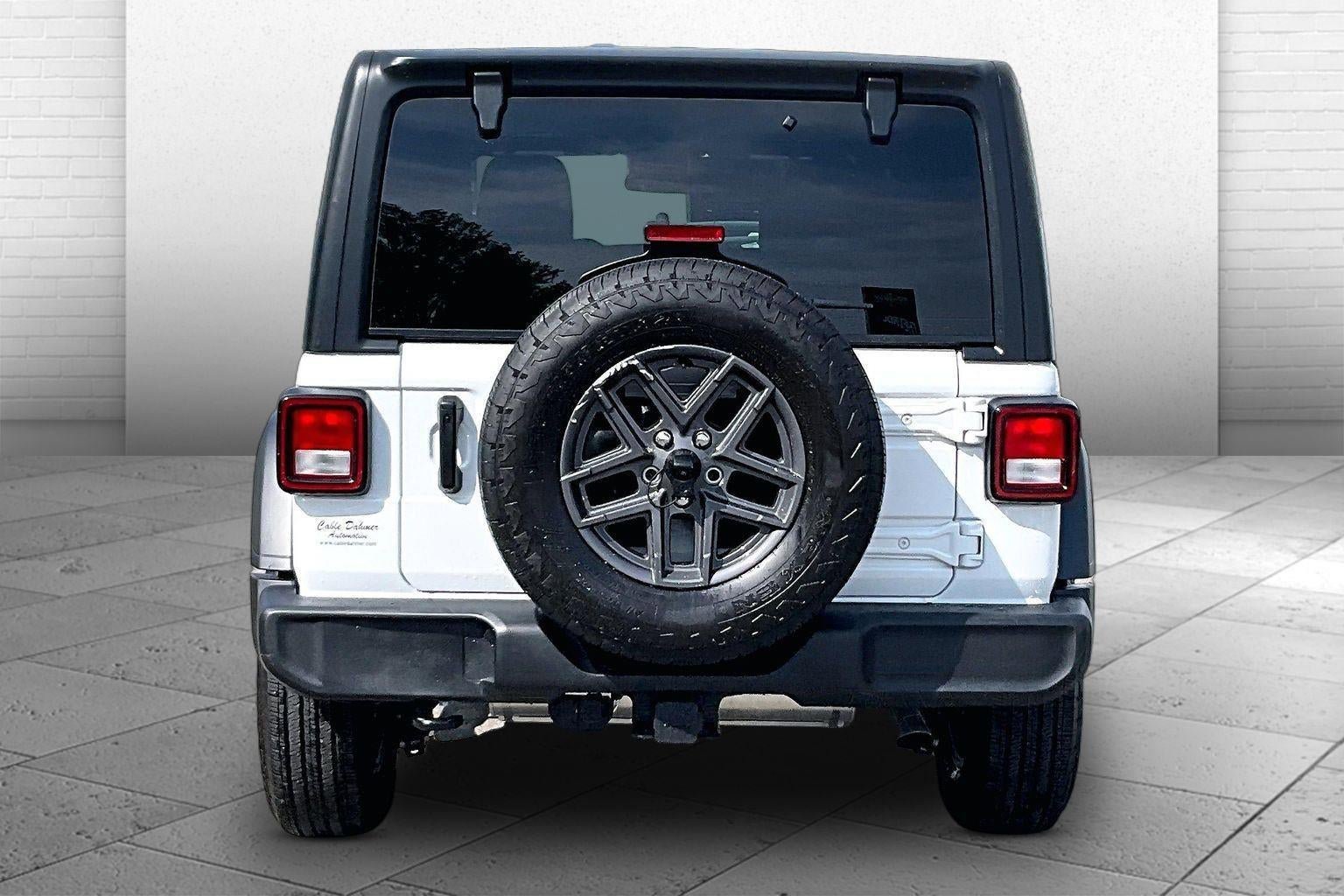 Used 2024 Jeep Wrangler Unlimited Sport AWD/4WD image 3