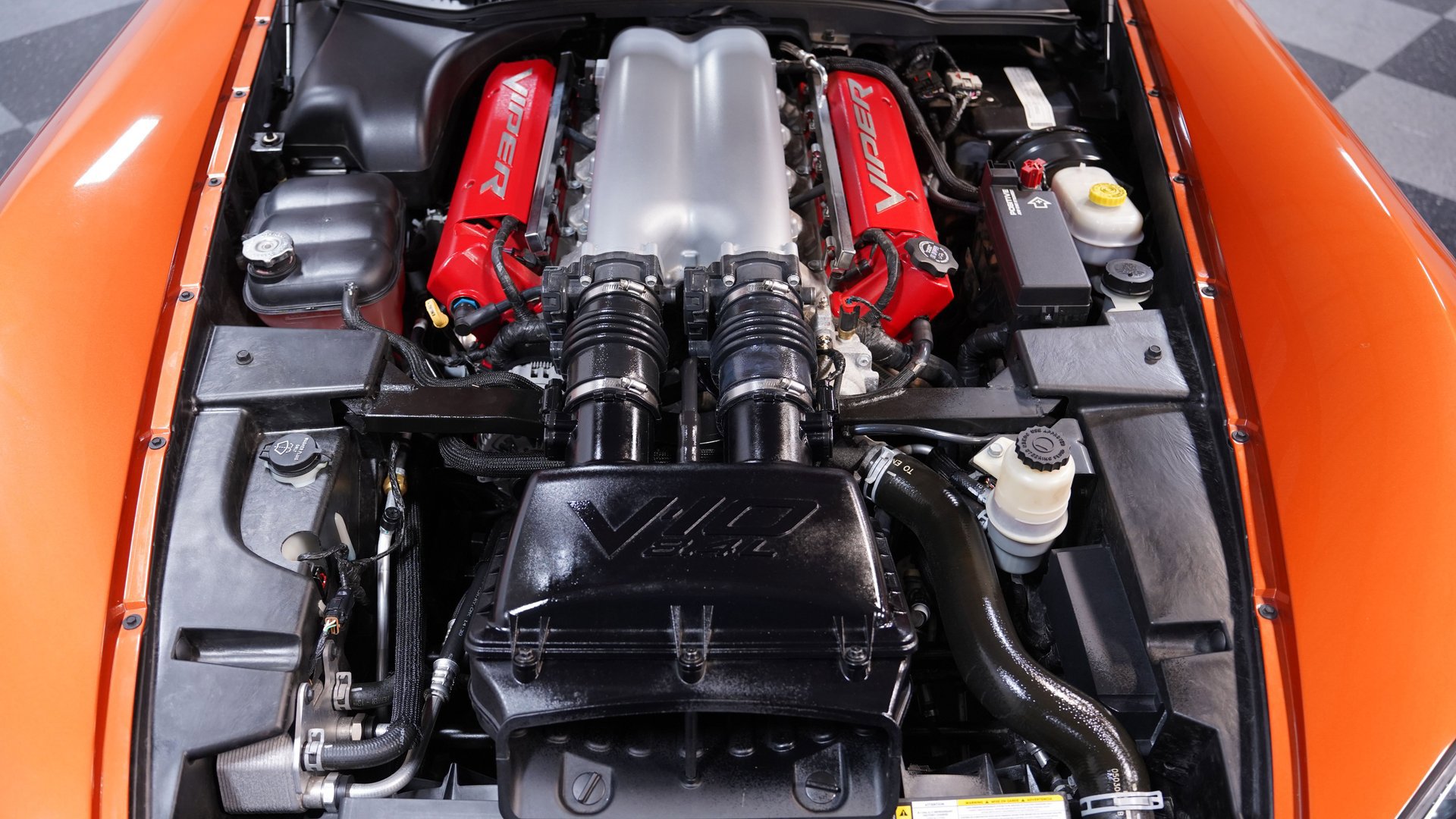 Used 2010 Dodge Viper SRT-10 image 3