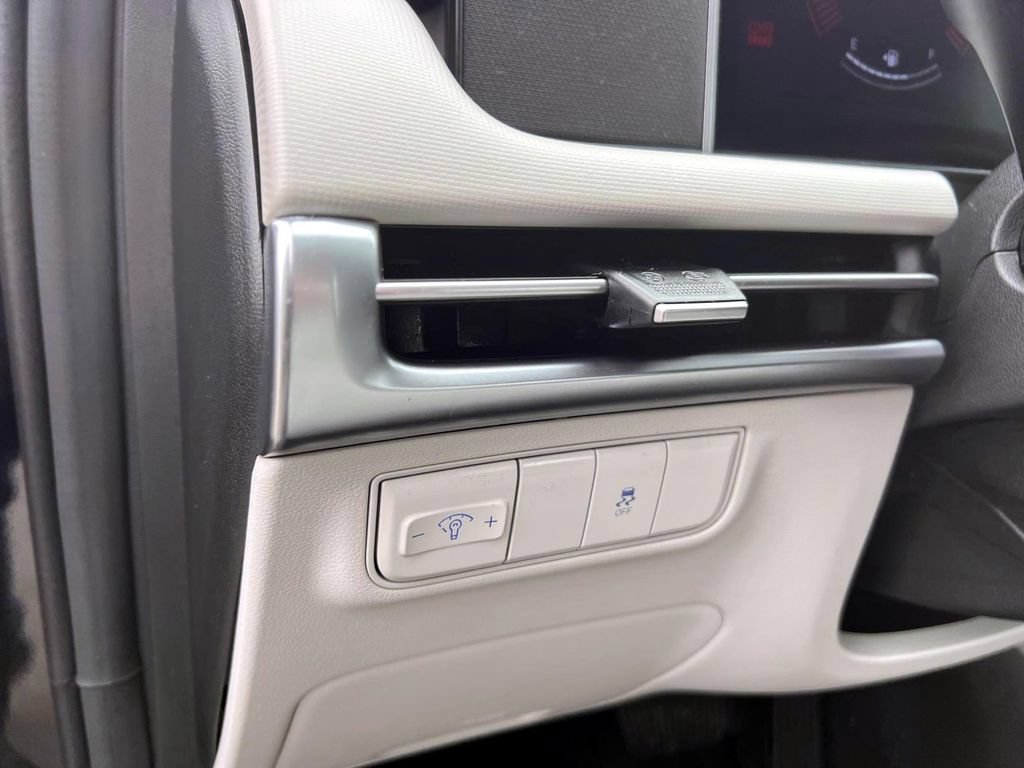Certified 2025 Hyundai Tucson SE AWD/4WD image 18