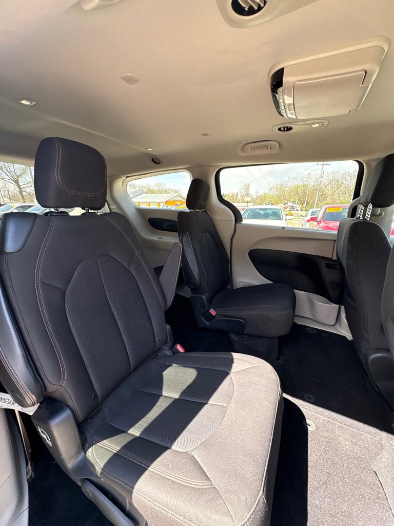 Used 2018 Chrysler Pacifica Touring Plus image 12