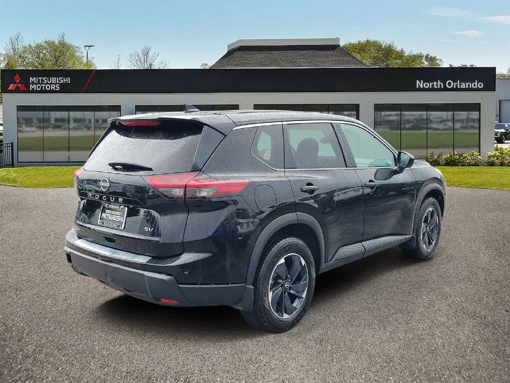 Used 2024 Nissan Rogue SV FWD image 4