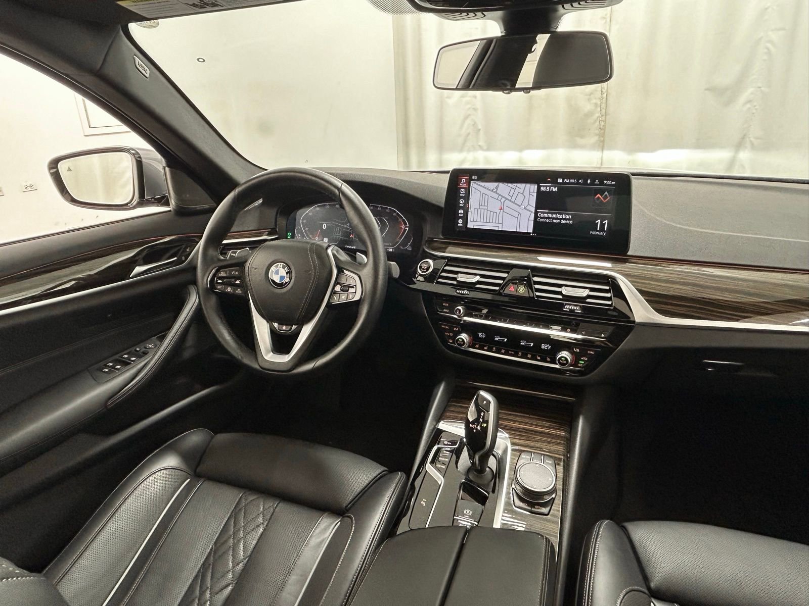 Used 2023 BMW 540i xDrive w/ Premium Package image 10