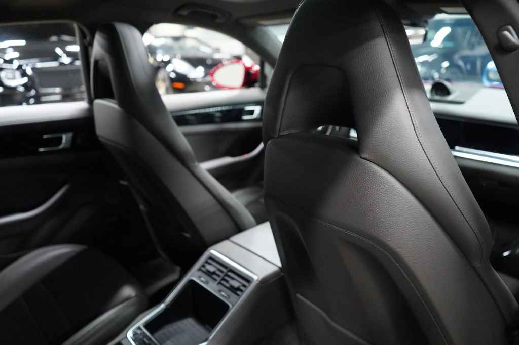 Used 2020 Porsche Panamera RWD image 24