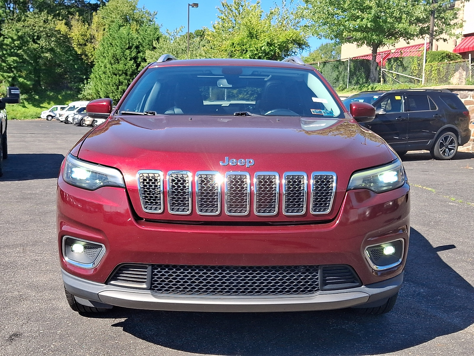Used 2019 Jeep Cherokee Limited AWD/4WD image 2
