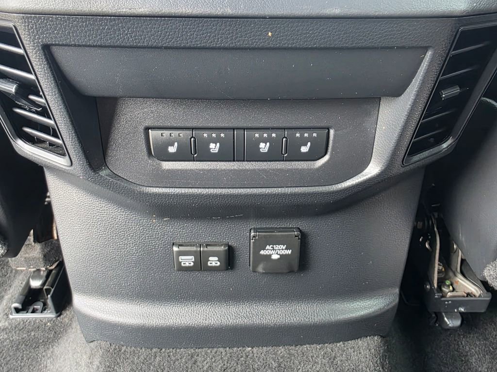 Used 2022 Toyota Tundra Platinum w/ Advanced Package image 16