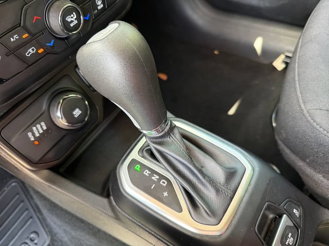 Used 2023 Jeep Renegade Latitude AWD/4WD image 24
