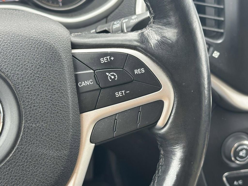 Used 2016 Jeep Cherokee Limited w/ Luxury Group image 24